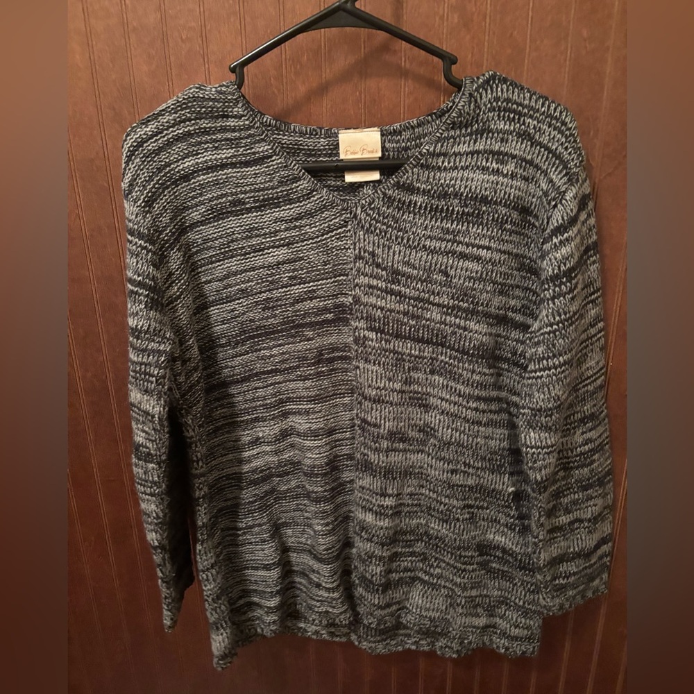 Black and Gray Women's V-Neck Sweater